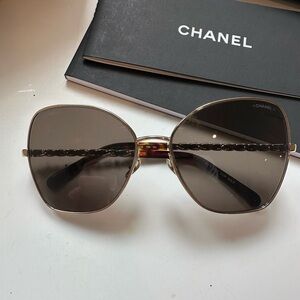 Chanel CC gold frame black chain belt sunglasses